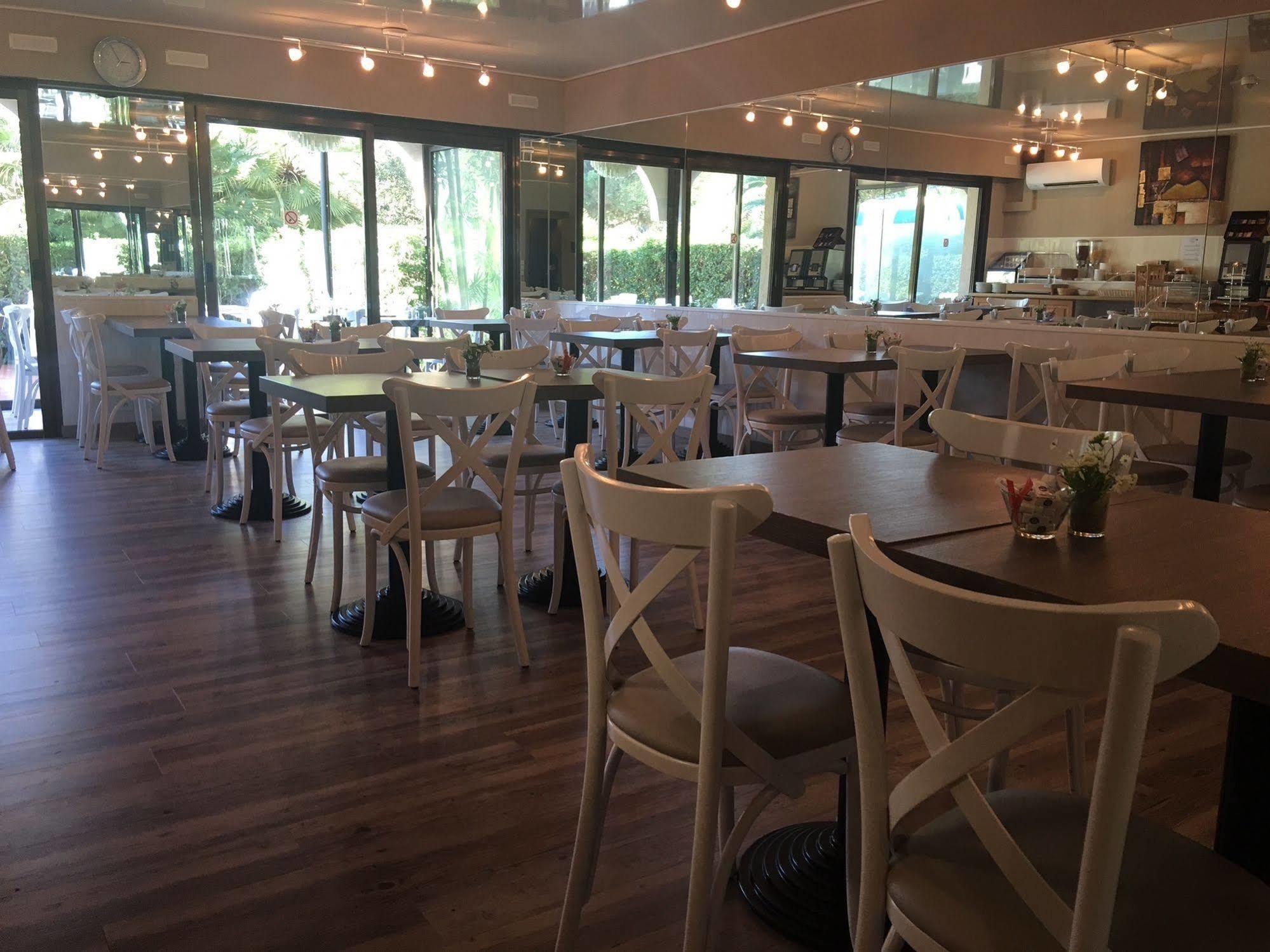 Hotel Bahia Villeneuve-Loubet Exterior foto