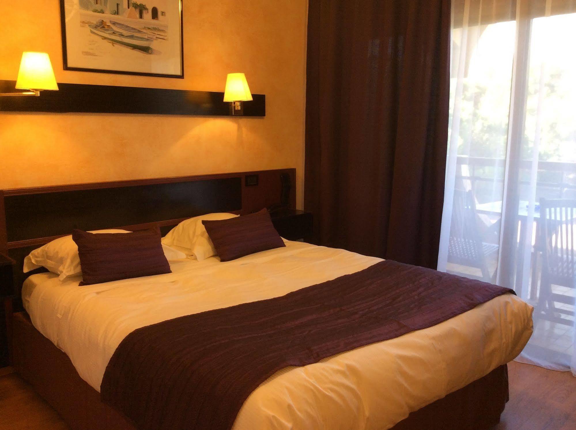 Hotel Bahia Villeneuve-Loubet Exterior foto